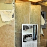 円通寺のびょうぶ。内部に多くの古文書が張られている＝柏原藩陣屋跡