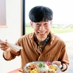 スパイスカレー店「ルーとこめ」をオープンする落語家の桂歌之助さん＝丹波篠山市京町