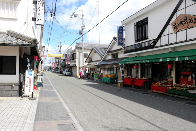 緊急事態宣言発令中の商店街（２０２０年４月撮影）＝丹波篠山市二階町