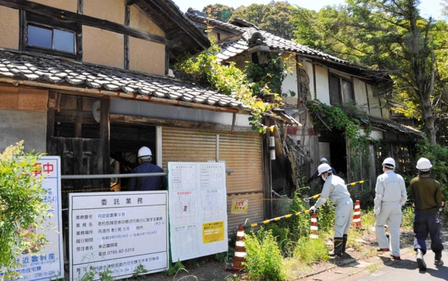 略式代執行で除却された空き家＝２０２１年５月３１日、丹波市春日町古河