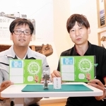 スタンプラリーの製作に携わった菊川裕幸さん（右）と西岡真理さん＝氷上回廊水分れフィールドミュージアム