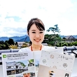 全国発売された「ことりっぷ　丹波篠山」。女子の旅心をくすぐる内容で、「ガイドを片手にゆったりと２泊３日の旅を楽しんで」と市の担当者はＰＲする＝丹波篠山市役所