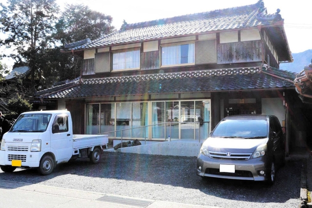 空き家を改修し、「もくもく農園」と「すてっぷホーム」に生まれ変わった（画像の一部を加工しています）＝丹波市春日町下三井庄