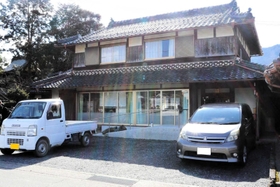 空き家を改修し、「もくもく農園」と「すてっぷホーム」に生まれ変わった（画像の一部を加工しています）＝丹波市春日町下三井庄