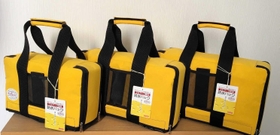 マルスバッグ（ポータブル蓄電池専用防水バッグ）＝丹波県民局提供