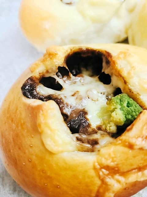 ビーフシチュー入りのパン