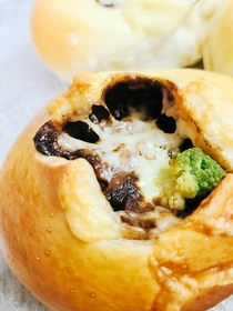 ビーフシチュー入りのパン