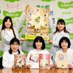 レシピ本を手掛けた学校給食センターの栄養教諭ら＝丹波篠山市北新町、丹波篠山市役所