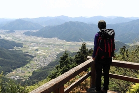 展望台から望む氷上町方面＝丹波市、五台山