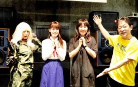 丹波市を訪れた声優の島本須美さん（右から２番目）＝２７日午後、丹波市氷上町成松、ヱビスシネマ。