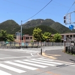 事故現場の交差点には２０２２年１月、信号機が設置された＝丹波市氷上町常楽