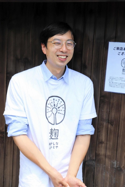 こうじ専門店「おかしなこうじや」を開業した本間速さん＝丹波市市島町上竹田