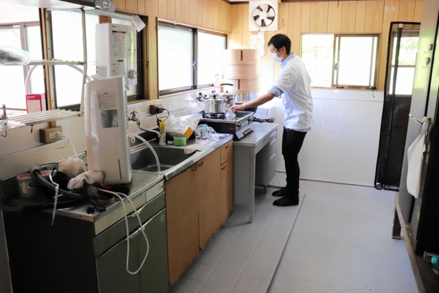 クラウドファンディングで整備中の工房＝丹波市市島町上竹田