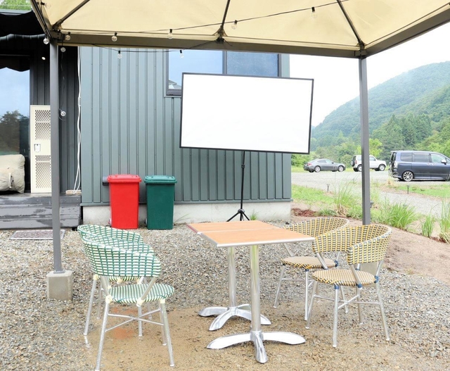 プロジェクターやスクリーンも用意されている＝丹波篠山市遠方