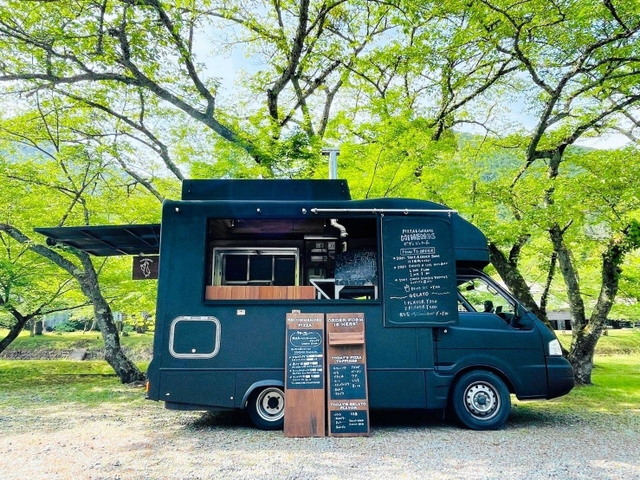 キッチンカー「ＨＩＮＥＭＯＳ」（丹波市商工会提供）