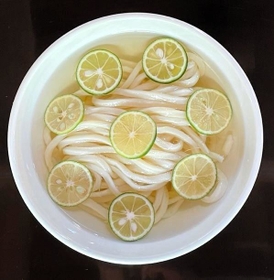 「白椿」のすだちうどん