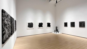 台湾の個展会場＝ホワイトストーン・ギャラリー・タイペイ（藤原さん提供）