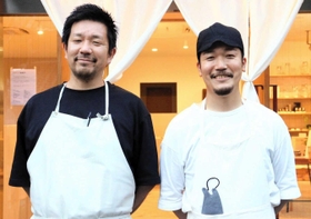 共同運営する佐田祥毅さん（左）と小菅庸喜さん＝丹波篠山市古市、素滋食堂