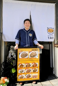 「篠山ビーフカレーＴＡＫＩ」を開いた中林さん＝兵庫県丹波篠山市北新町