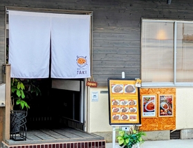 今春開店した「篠山ビーフカレーＴＡＫＩ」＝丹波篠山市北新町