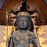 ５０年ぶりに開帳された秘仏・十一面観世音菩薩立像＝三宝寺