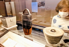 特別展「初代今村静斎没後百年　篠山焼二代の物語」の会場＝丹波篠山市立歴史美術館