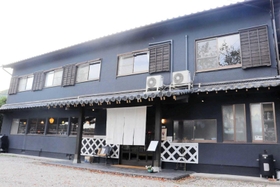 元旅館だった建物を改修した店舗＝丹波篠山市今田町下立杭