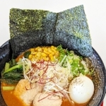 ご当地グルメ「丹波の赤鬼ラーメン」＝丹波市、氷上パーキングエリア内