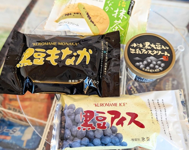 黒豆アイスと黒豆もなか＝丹波篠山市吹新
