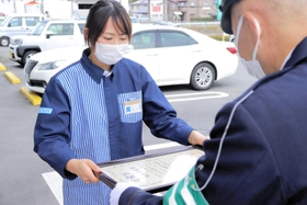 詐欺を防いだとして感謝状が贈られた原田明穂さん＝丹波篠山市野中