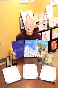 受賞を喜ぶ岡林利幸さん＝丹波市柏原町柏原