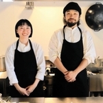 タカブルカリーオーナーの松浦昂信さん（右）と妻の苑子さん＝丹波篠山市郡家