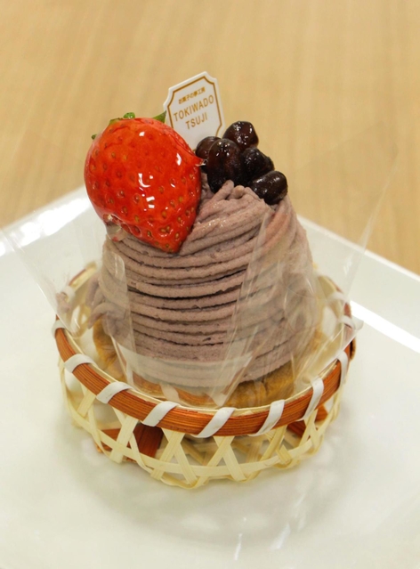 武庫川女子大学の学生の提案を受け、「お菓子の夢工房ときわどう」が開発したケーキ「丹ぶらん」＝丹波市柏原町母坪