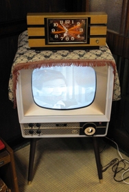 ブラウン管テレビ＝丹波市市島町酒梨、余田商店