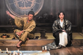 映画「レジェンド＆バタフライ」の一場面（（Ｃ）２０２３「ＴＨＥ　ＬＥＧＥＮＤ　＆　ＢＵＴＴＥＲＦＬＹ」製作委員会）