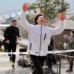 「がちんこアスリート部門」で１着に輝いた男性＝丹波篠山市味間奥