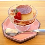 デザートは人気の「レトロプリン」。少し固めなのがまさに昭和レトロ＝フレンチ食堂パザパ