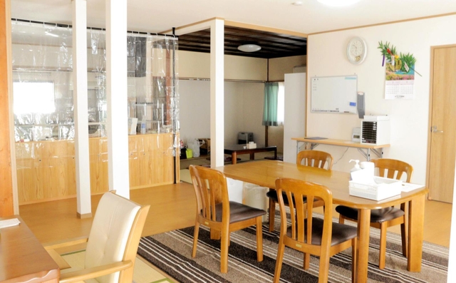 室内の様子。改修しバリアフリーにした＝丹波篠山市小枕