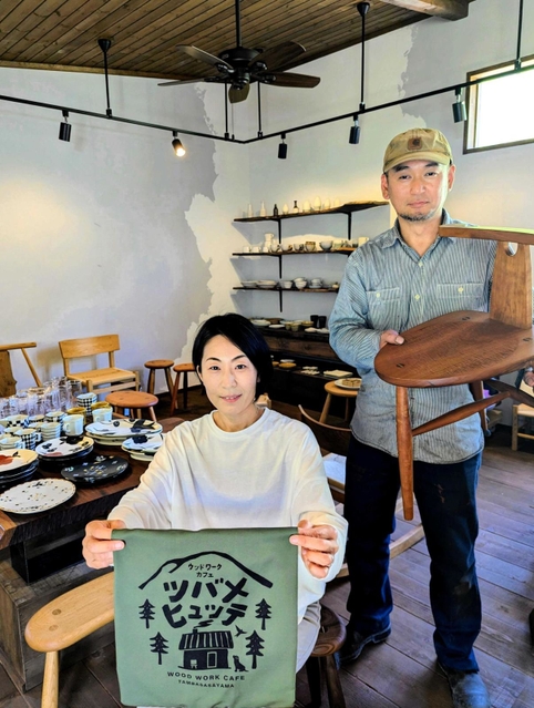 ギャラリーカフェを開いた稲葉崇史さんと妻加奈さん＝ツバメヒュッテ