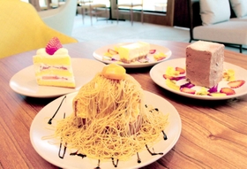 「カフェ・アンド・バー　草山の森」で提供されるケーキ＝丹波篠山市遠方
