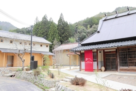 「里山ホテル　かねのね丹波」の外観＝丹波市柏原町上小倉