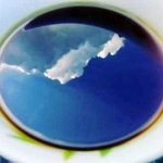 青空と雲が映った作品