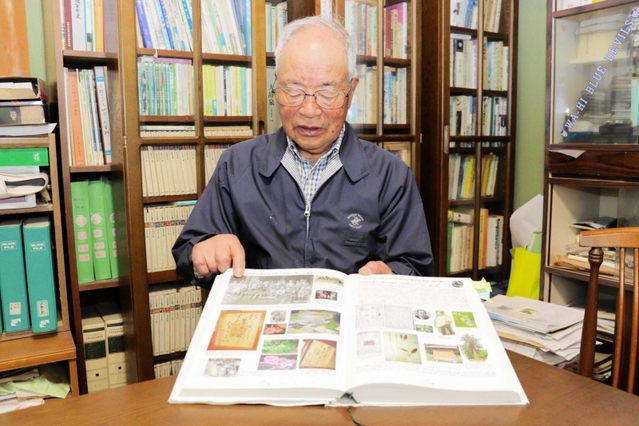 牧野富太郎について語る樋口清一さん＝丹波篠山市
