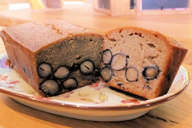 看板メニューの「丹波黒豆のテリーヌ」。たくさん入った黒豆としっとりした口当たりが魅力＝丹波篠山市味間奥