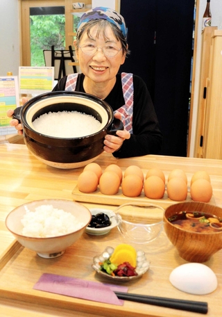 店主の谷掛美津子さん＝丹波篠山市本郷、「たまごかけごはん　こいずみ」