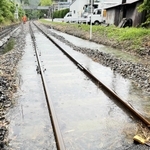 水がたまったＪＲ加古川線の線路＝丹波市山南町谷川
