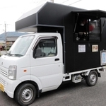 あだちのたこ焼きのキッチンカー＝丹波市氷上町賀茂