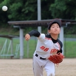 好投したベースボールキッズ丹波の藤本恵澄投手＝丹波市春日町下三井庄、春日総合運動公園