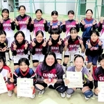 ダブルピースで優勝を喜ぶ丹南・篠山・篠山東・西紀の選手たち＝丹波篠山市宮田、西紀中学校