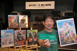 初開催の「丹波国際映画祭」をアピールする映画監督の近兼拓史さん＝丹波市氷上町成松